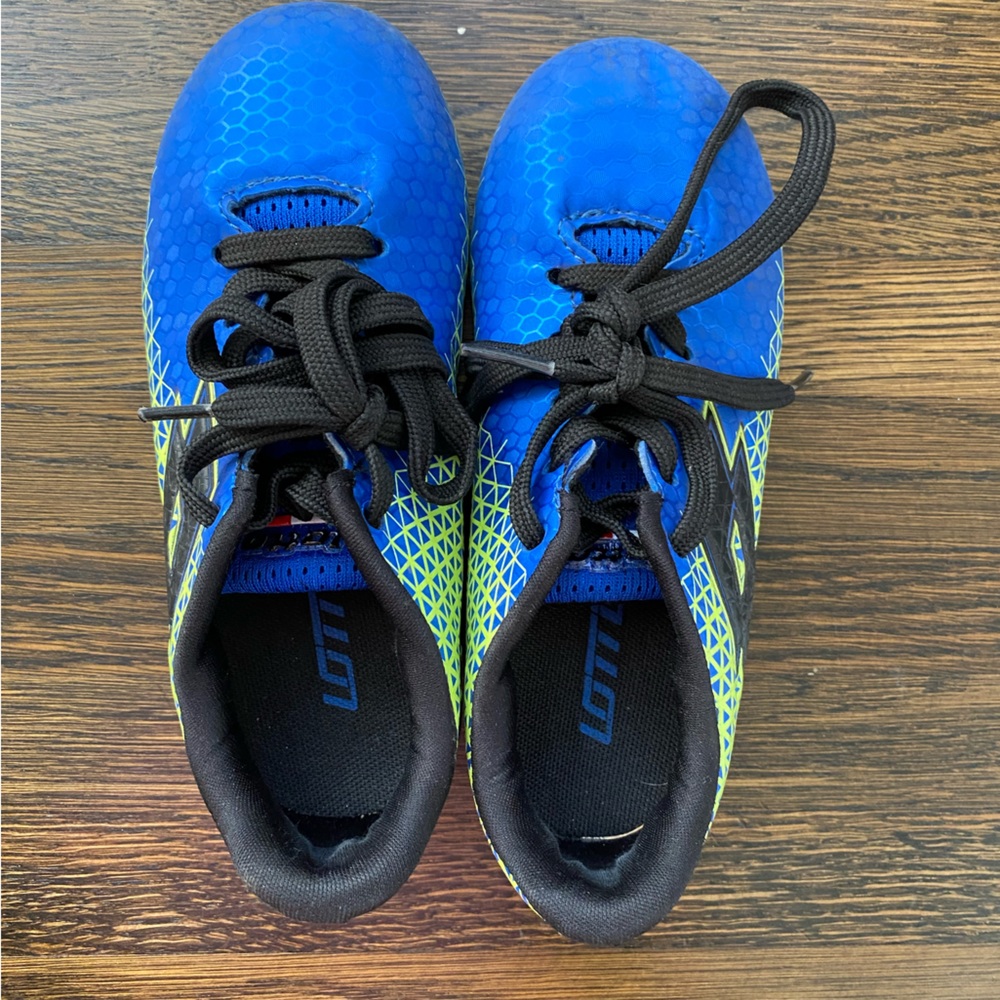Lotto used kids soccer cleats size 12.5